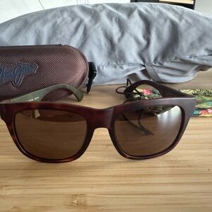 Maui Jim SnapBack Matte Tortoise Frame + Bronze Lenses in New condition